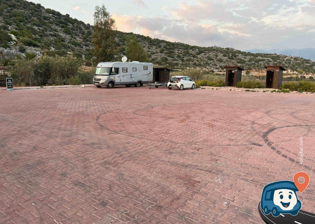 Demre Limanı Yakınındaki Nehir Kenarı Otoparkı - Antalya, foto 2