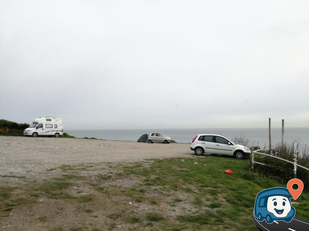 Şile Sahili Ücretsiz Otopark ve Kamp Alanı - İstanbul, foto 1