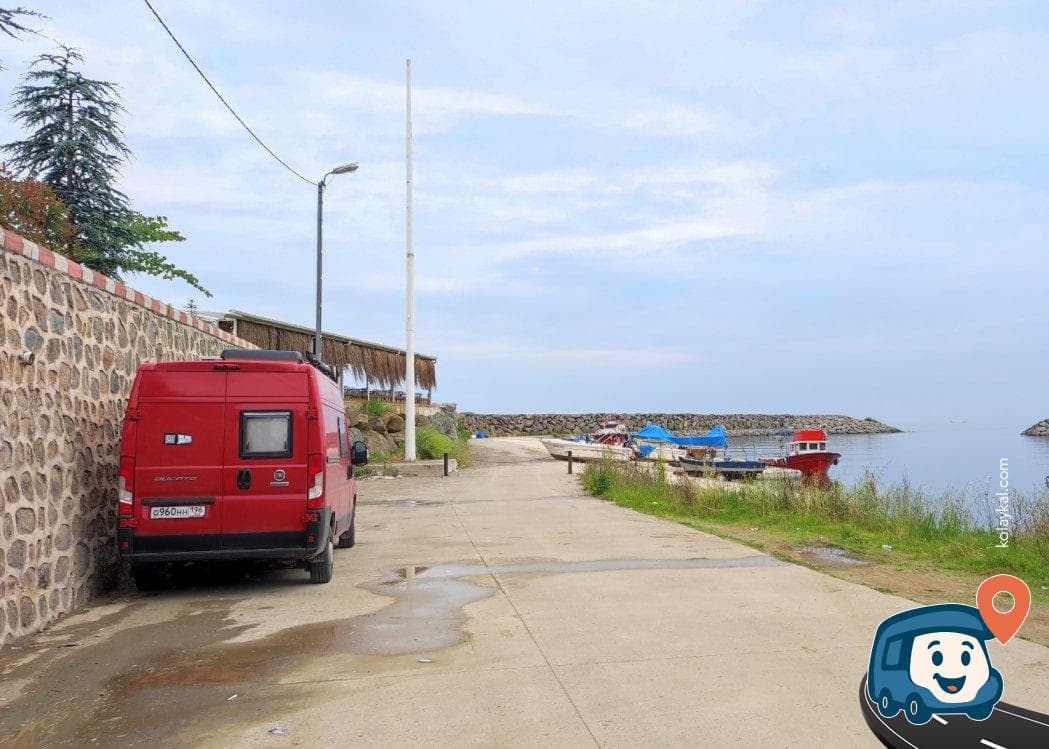 Balıkçı Limanı Yanı Kamp Alanı - Araklı, Trabzon, foto 6