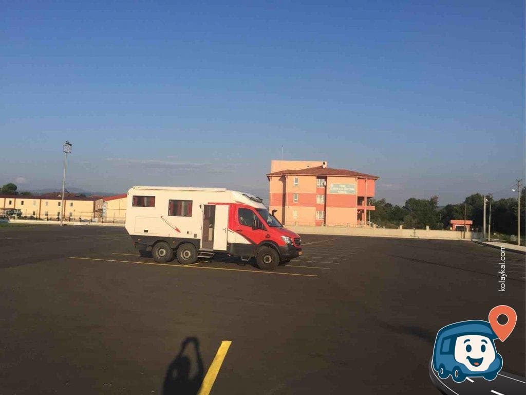 Düzce Hükümet Konağı Otoparkı Geceleme Alanı, foto 1