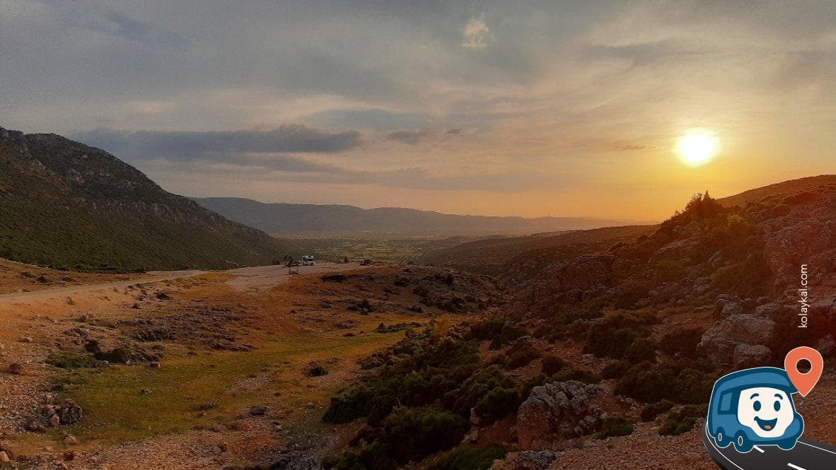 Dinar Yakınlarında Çitlerle Çevrili Kamp Alanı - Afyonkarahisar, foto 2