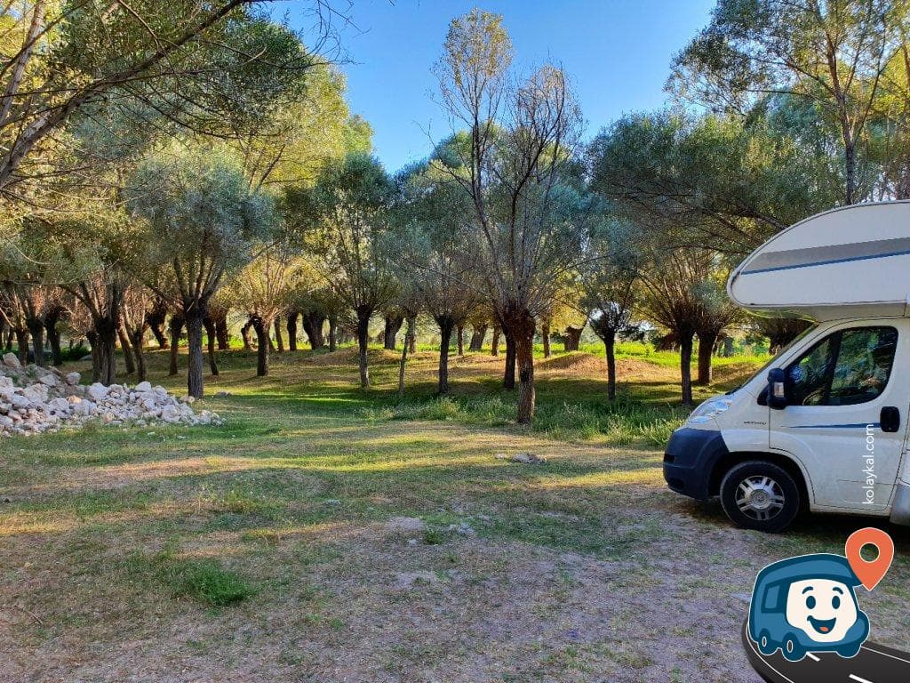 Nehir Kenarı Sakin Kamp Alanı - Güzelyurt, Aksaray, foto 1