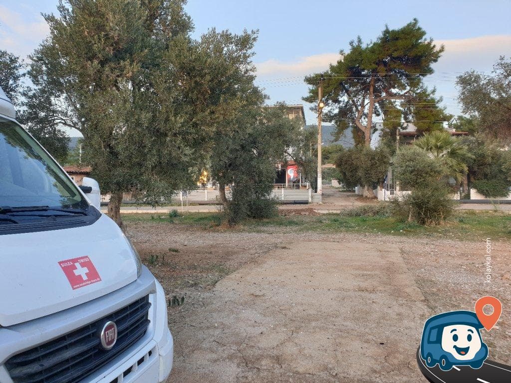 Akbük Sahili Çam Ağaçları Altı Ücretsiz Kamp ve Karavan Park Alanı - Didim, Aydın, foto 1