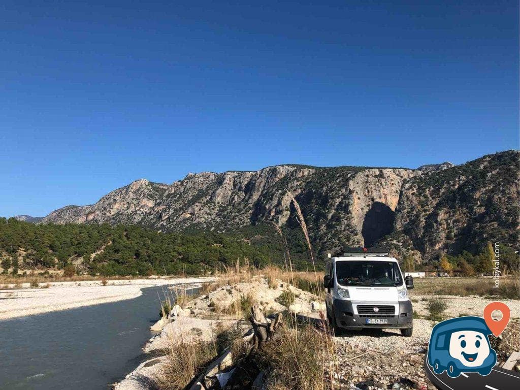 Saklıkent Kanyonu Yakınında Nehir Kenarı Kamp Alanı - Kaş, Antalya, foto 1