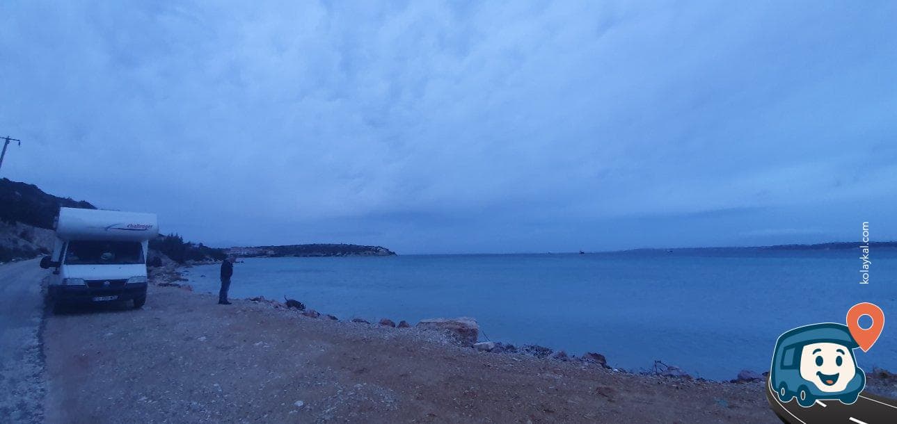Karaburun Sahili Manzaralı Ücretsiz Otopark ve Kamp Alanı - Çeşme, İzmir, foto 1