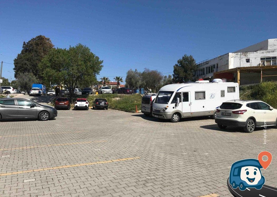Alaçatı Merkez Ücretsiz Otopark - Çeşme, İzmir, foto 1