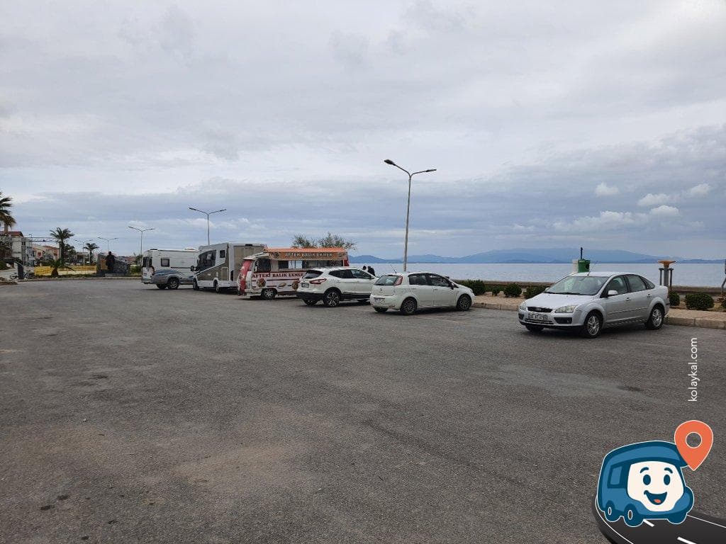 Narlıdere Sahil Otoparkı ve Balık Ekmek - İzmir, foto 1