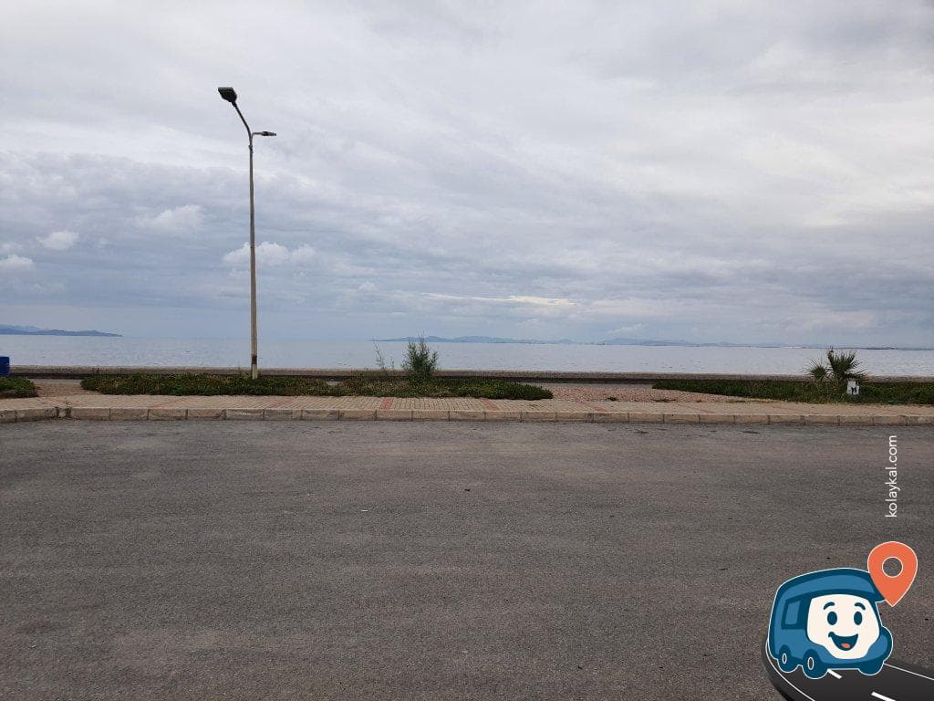 Narlıdere Sahil Otoparkı ve Balık Ekmek - İzmir, foto 3