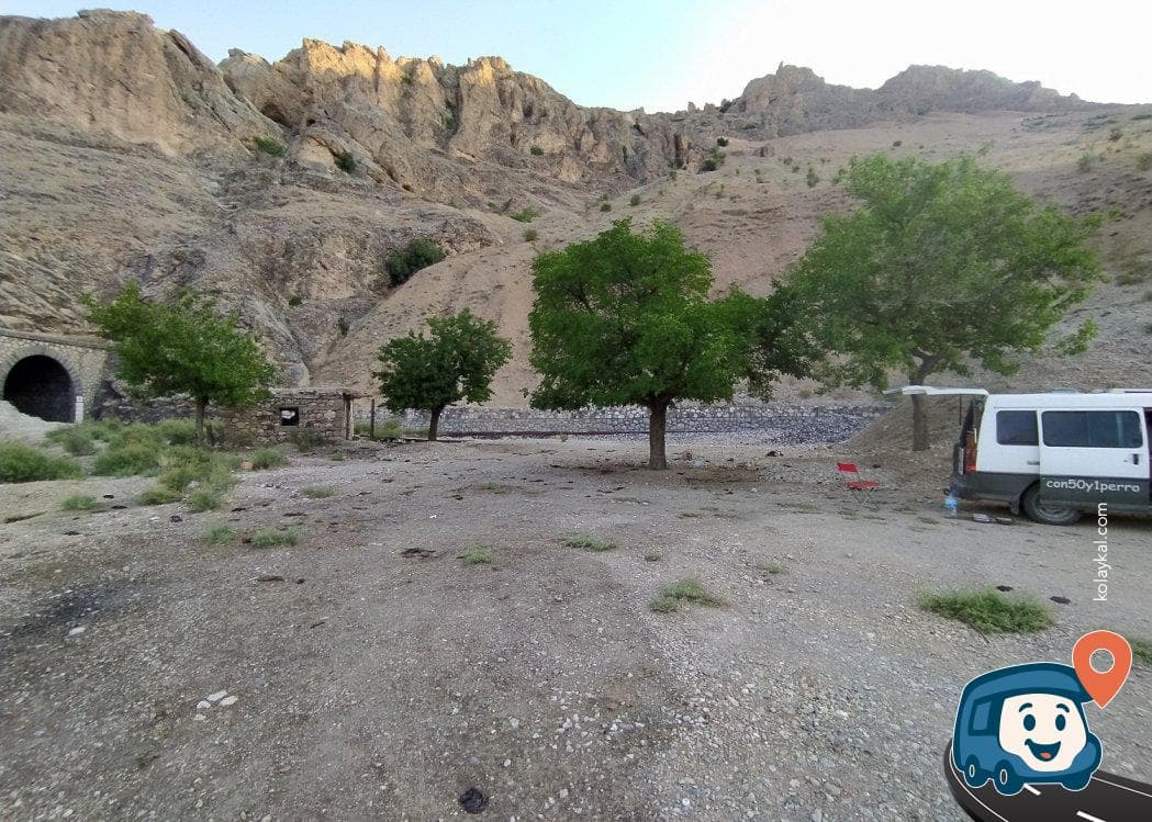 Elazığ Yakınlarında Nehir Kenarı Kamp ve Dinlenme Alanı - Palu, foto 2