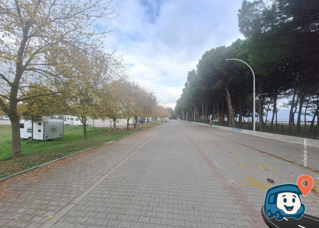 İznik Gölü Kenarı Otopark ve Kamp Alanı - Orhangazi̇, Bursa, foto 5