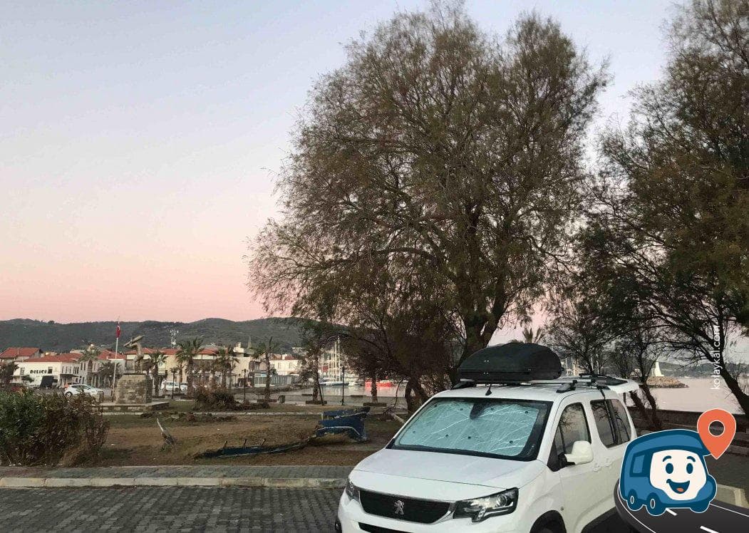Urla Limanı Ücretsiz Otopark ve Karavan Alanı - İzmir, foto 1