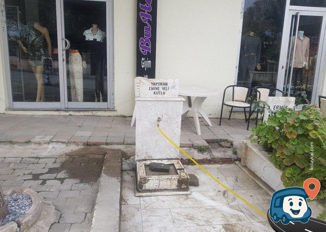 Davutlar Sahili Yol Üzeri Su Kaynağı - Kuşadası, Aydın, foto 1