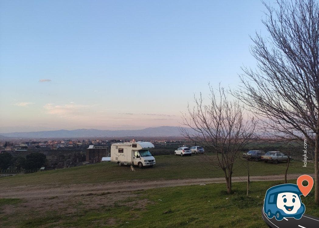 Sardes Manzaralı Vahşi Kamp Alanı - Salihli, Manisa, foto 1