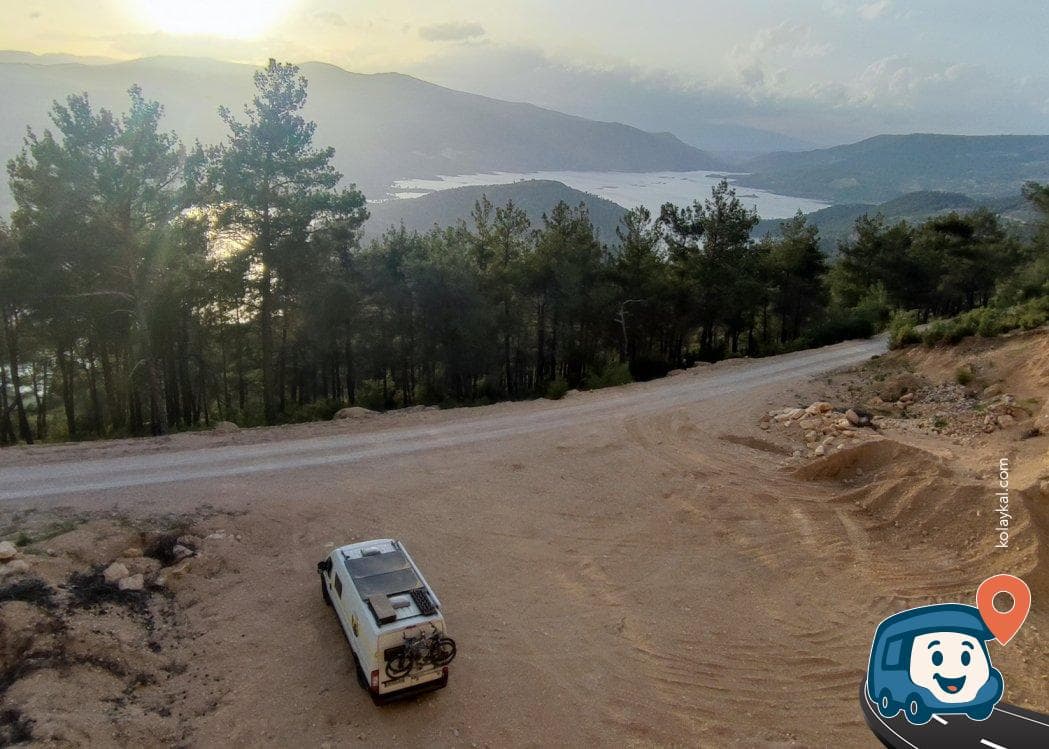 Denizli Kale Yol Kenarı Manzaralı Kamp ve Park Yeri - Karacasu, Aydın, foto 1