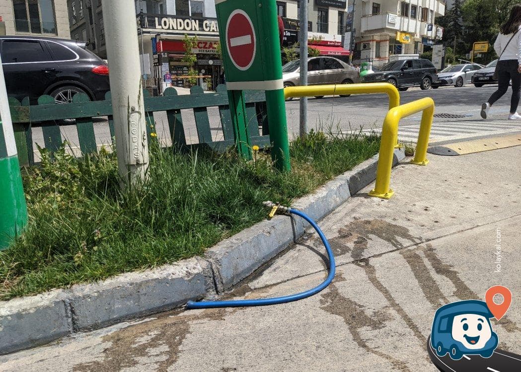 Benzin İstasyonunda Tatlı Su Kaynağı - Kadıköy, İstanbul, foto 1