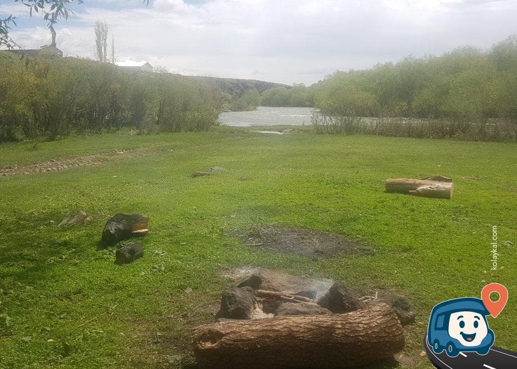 Su Kenarında Sakin Kamp ve Mola Noktası - Arpaçay, Kars, foto 1