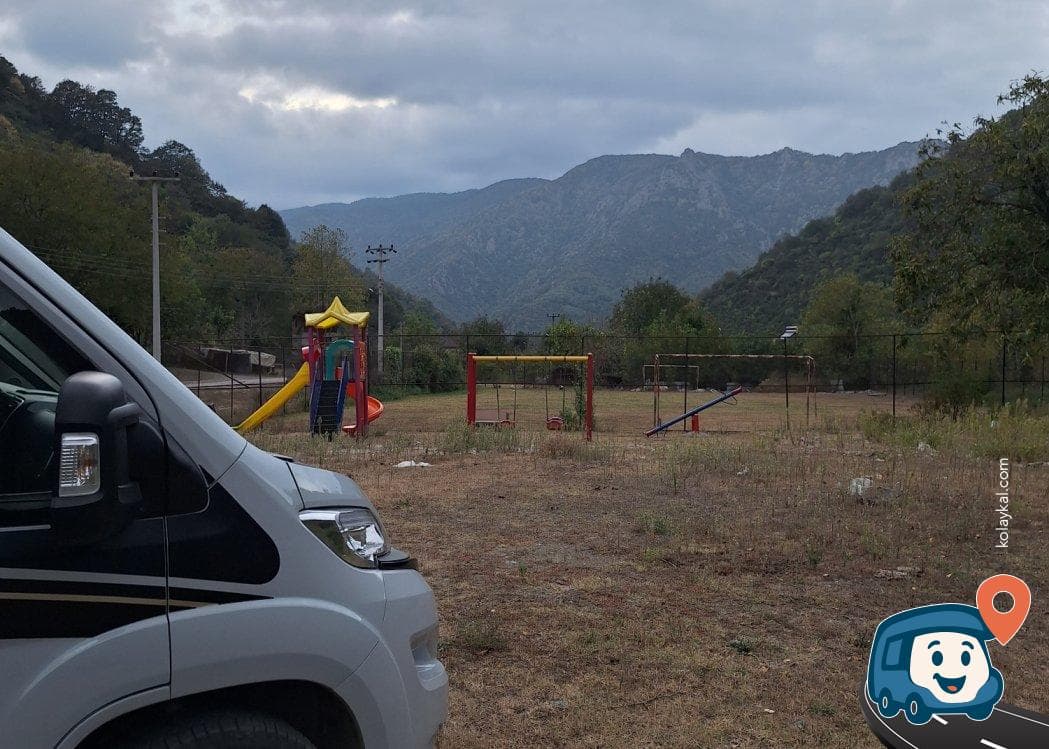 Sakarya Nehri Kenarı Çocuk Parkı Yanı Kamp Alanı - Geyve, foto 4