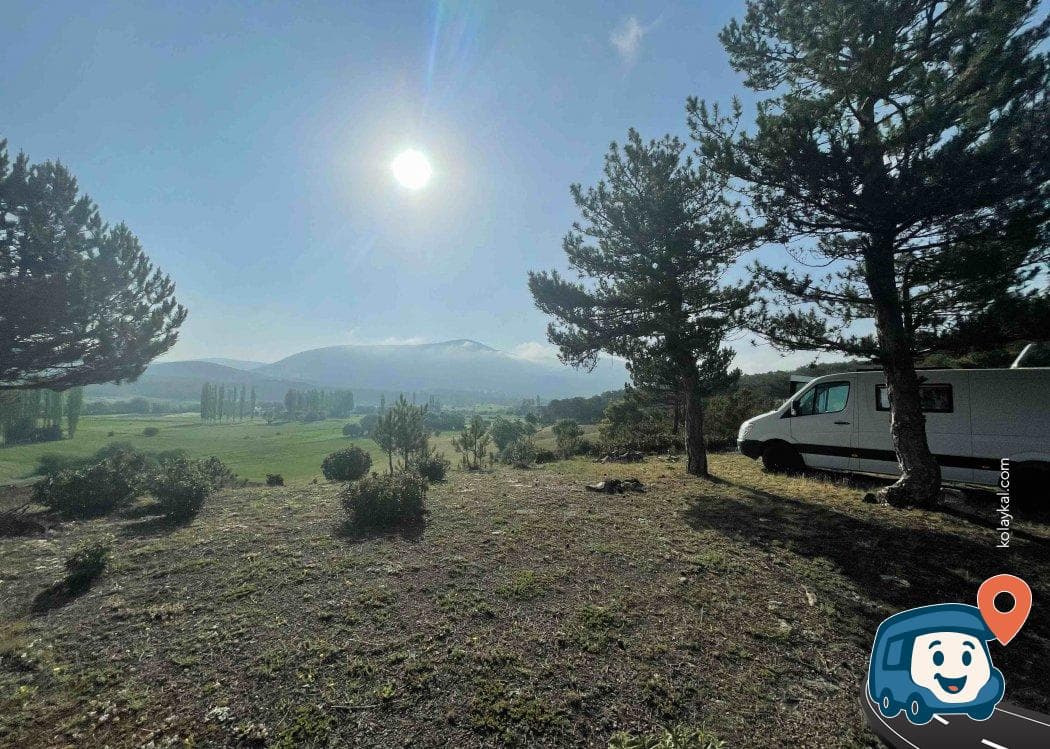 Frig Vadisi Yakını Tepe Kamp Alanı - Seyitgazi, Eskişehir, foto 1