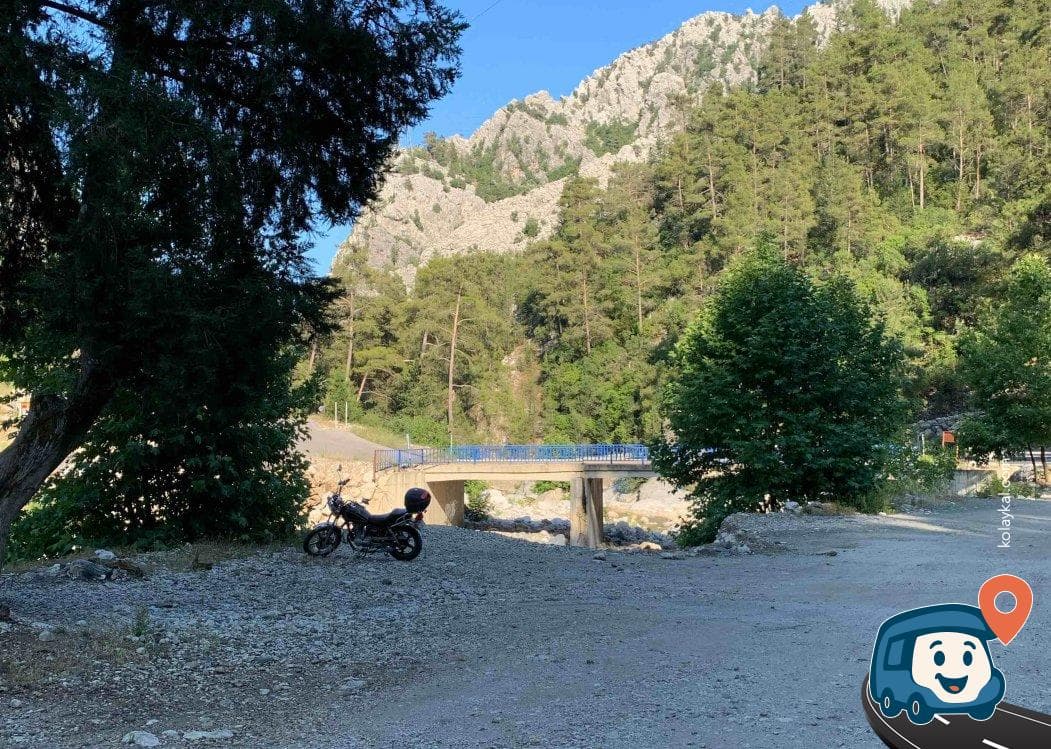 Dağ Nehri Kenarı Ücretsiz Kamp Alanı - Kemer, Antalya, foto 1