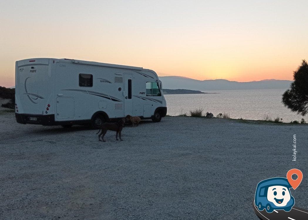 Ücretsiz Karavan ve Kamp Alanı - Foça, İzmir, foto 1