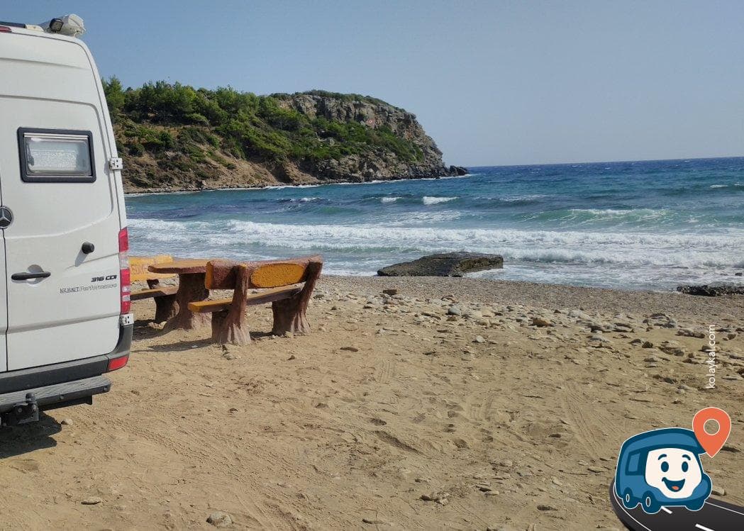 Kayalık Sahilde Deniz Kenarı Otopark ve Kamp Alanı - Bozyazı, Mersin, foto 1