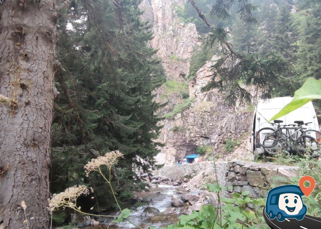 Yayla Yolu Kenarı Kamp Alanı - Çaykara, Trabzon, foto 1