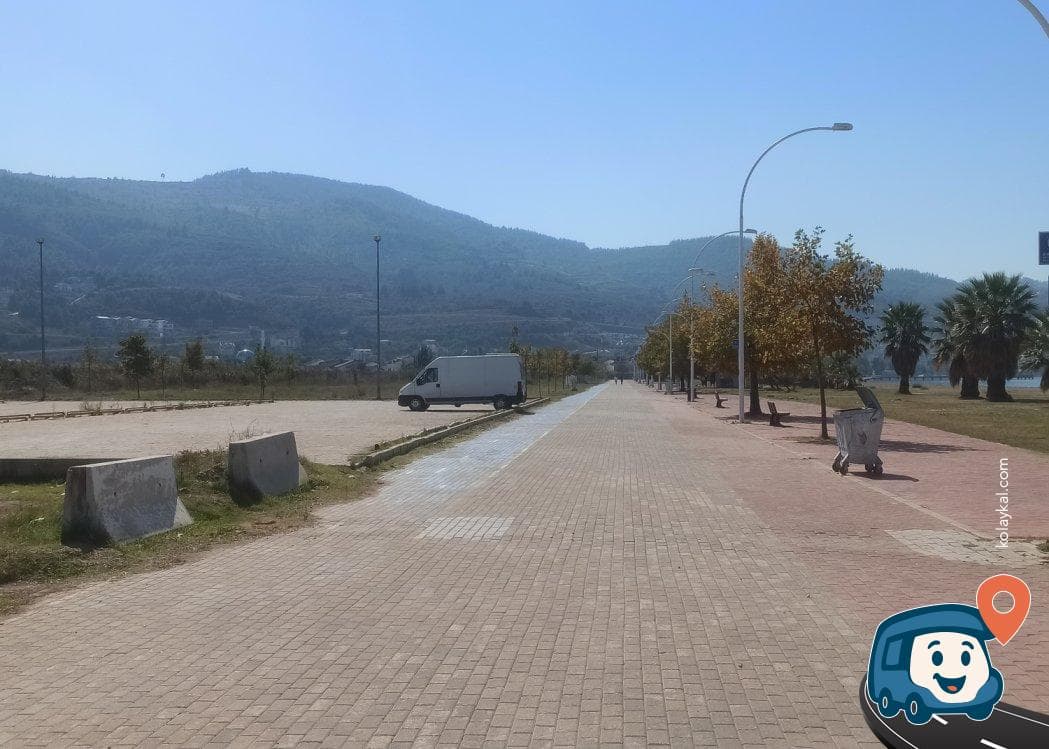 İznik Gölü Ücretli Otopark ve Kamp Alanı - Gemli̇k, Bursa, foto 1