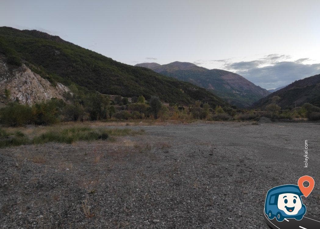 Tunceli Erzincan Yolu Mıcır Alanı Kamp Yeri - Pülümür, foto 3