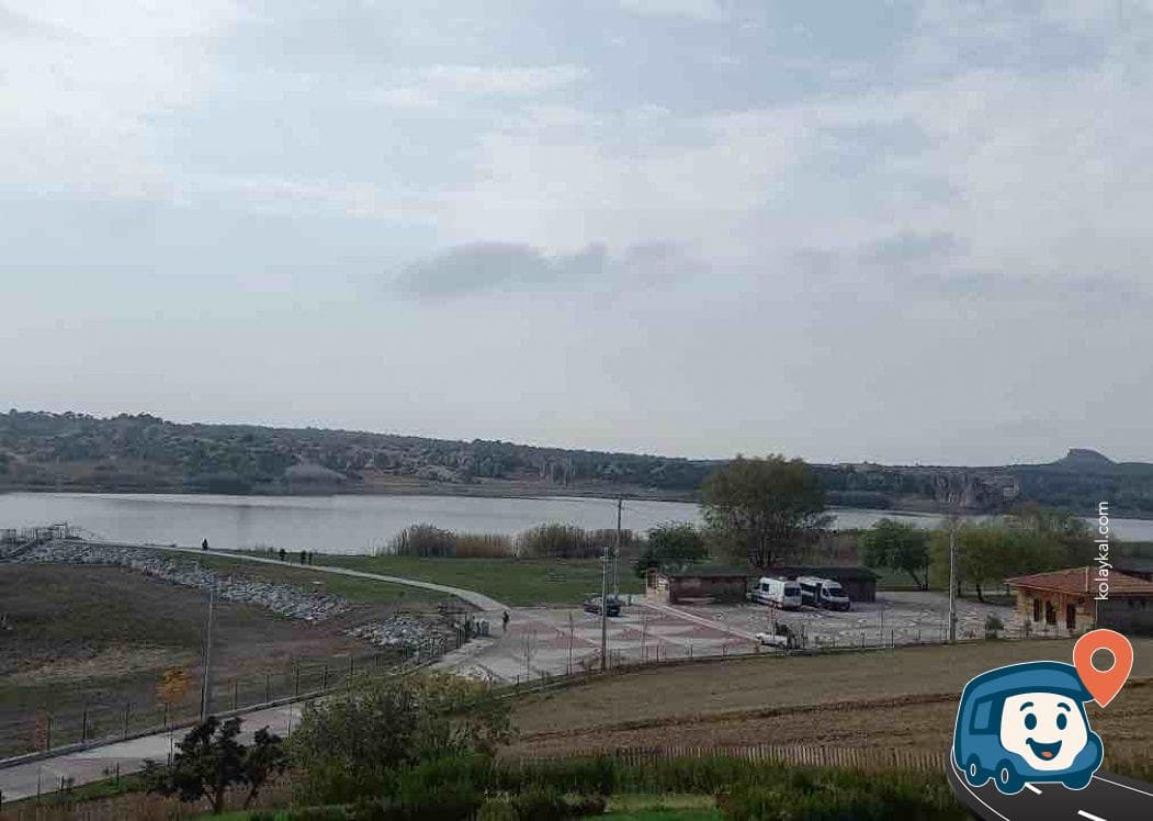 Frig Vadisi Emre Gölü Kamp Alanı - İhsaniye, Afyonkarahisar, foto 1