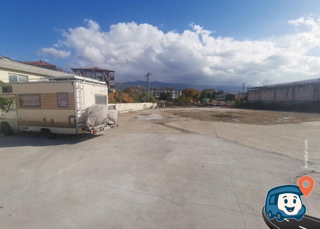 Selçuk Merkez Opet Yanı Servis Alanı - İzmir, foto 1