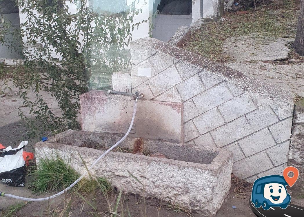Dikili Yolu Üzeri Ücretsiz Su Kaynağı ve Yerel Lezzetler - İzmir, foto 1