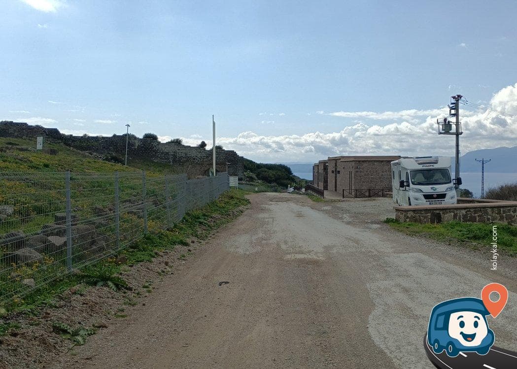 Assos Antik Kenti Otoparkı Tarihi Manzara ve Kamp İmkanı - Ayvacık, Çanakkale, foto 1