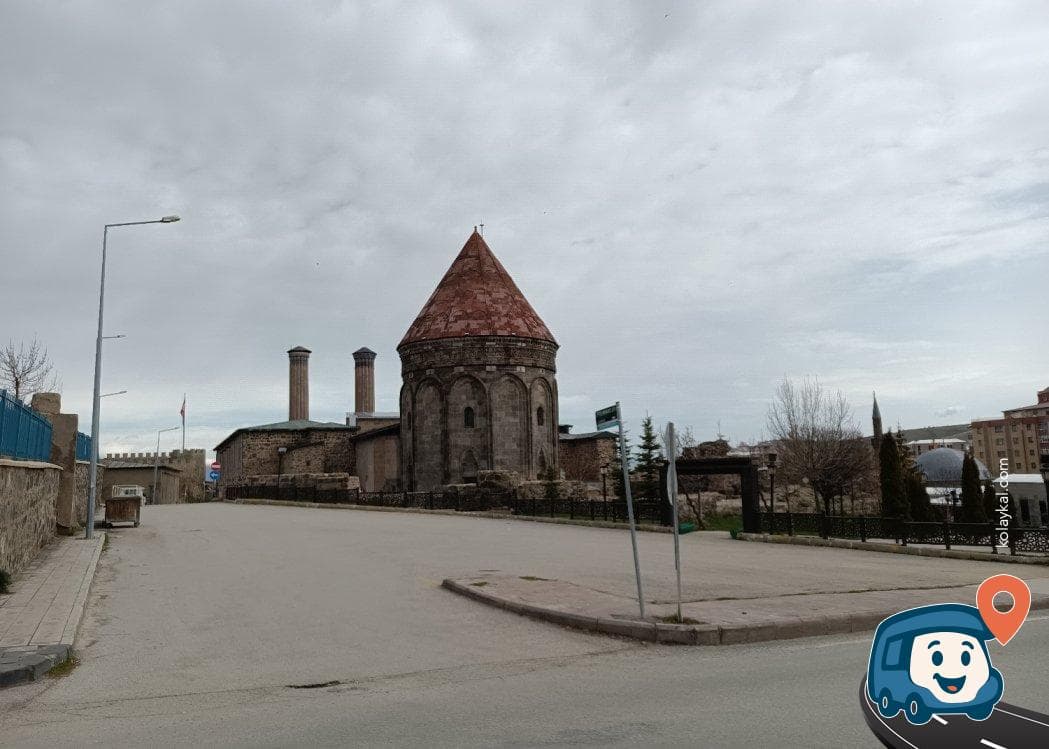 Çifte Minareli Medrese Otoparkı - Yakutiye, Erzurum, foto 1
