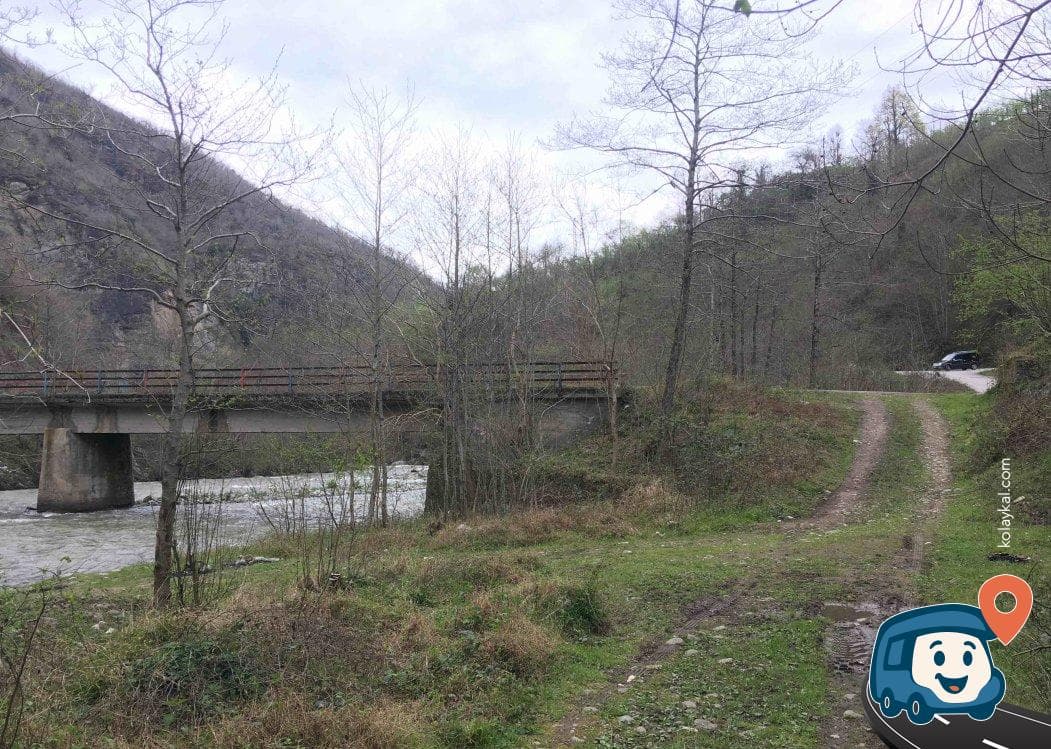 Vadinin Dibinde, Nehir Kenarında Kamp Alanı - Araklı, Trabzon, foto 2