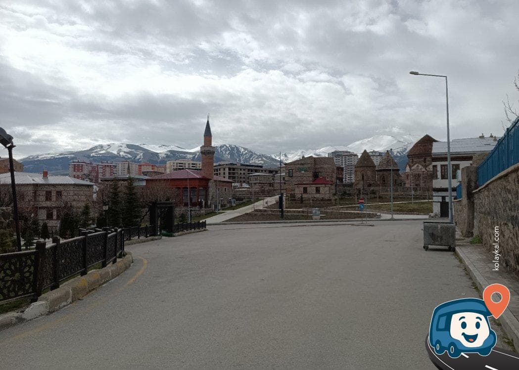 Çifte Minareli Medrese Otoparkı - Yakutiye, Erzurum, foto 2