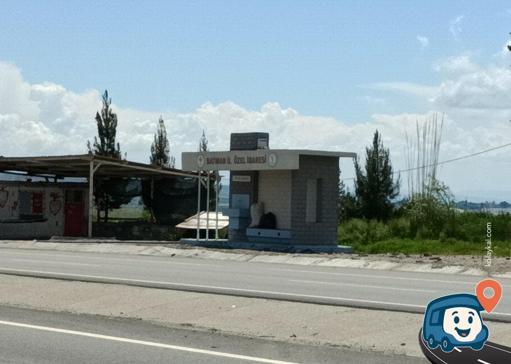 Diyarbakır Yolu Üzeri Çeşme ve Yol Kenarı Meyve Satıcısı - Kozluk, Batman, foto 1