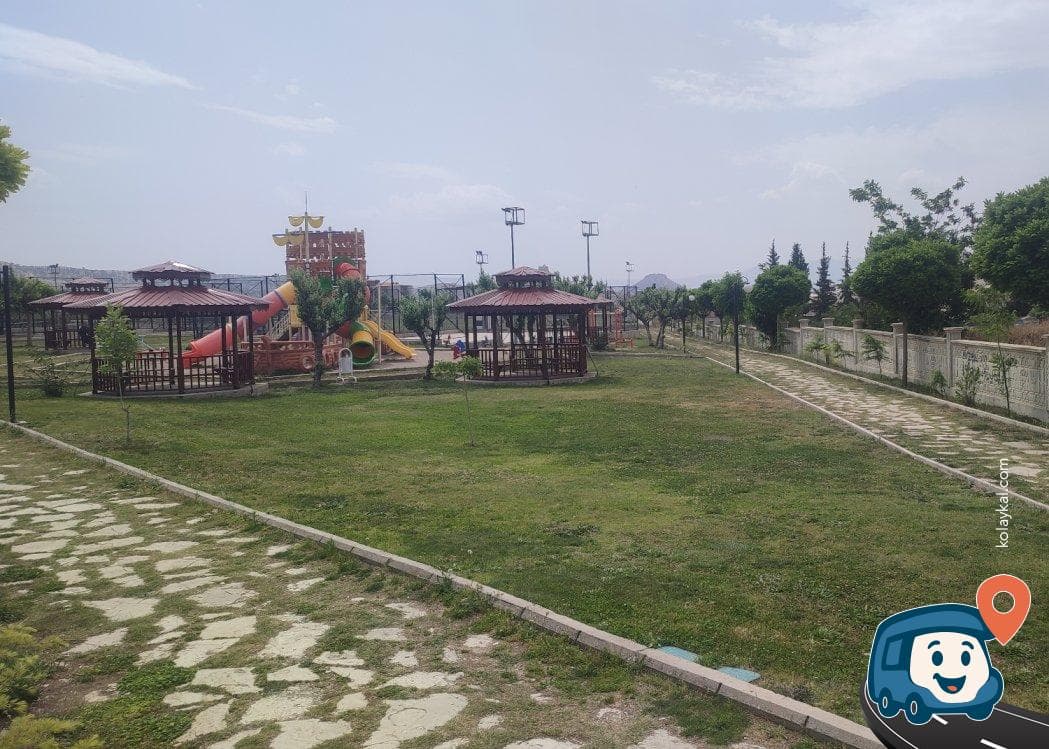 Şehir Kenarında Park Yanı Otopark - Mut, Mersin, foto 2