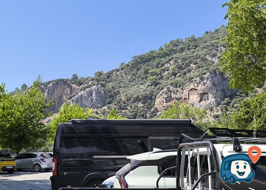 Dalyan Nehri Kenarı Otopark ve Kaunos Kaya Mezarları Manzarası - Ortaca, Muğla, foto 4