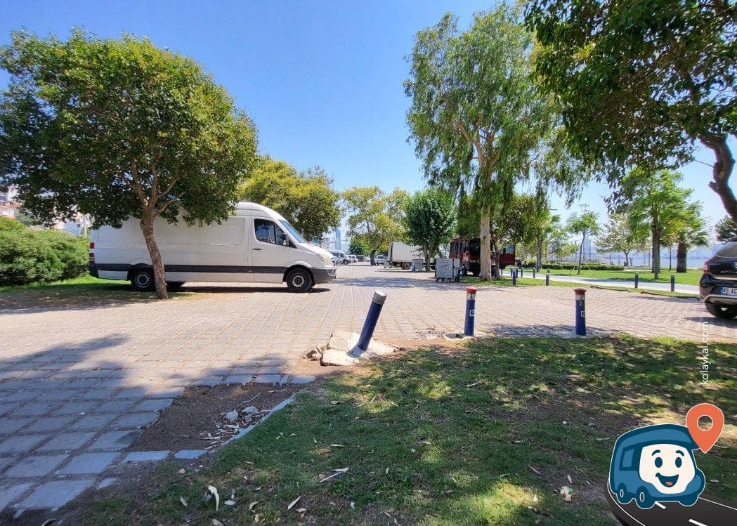İzmir Sahil Yolu Piknik Alanı ve Otopark - Bayraklı, foto 1