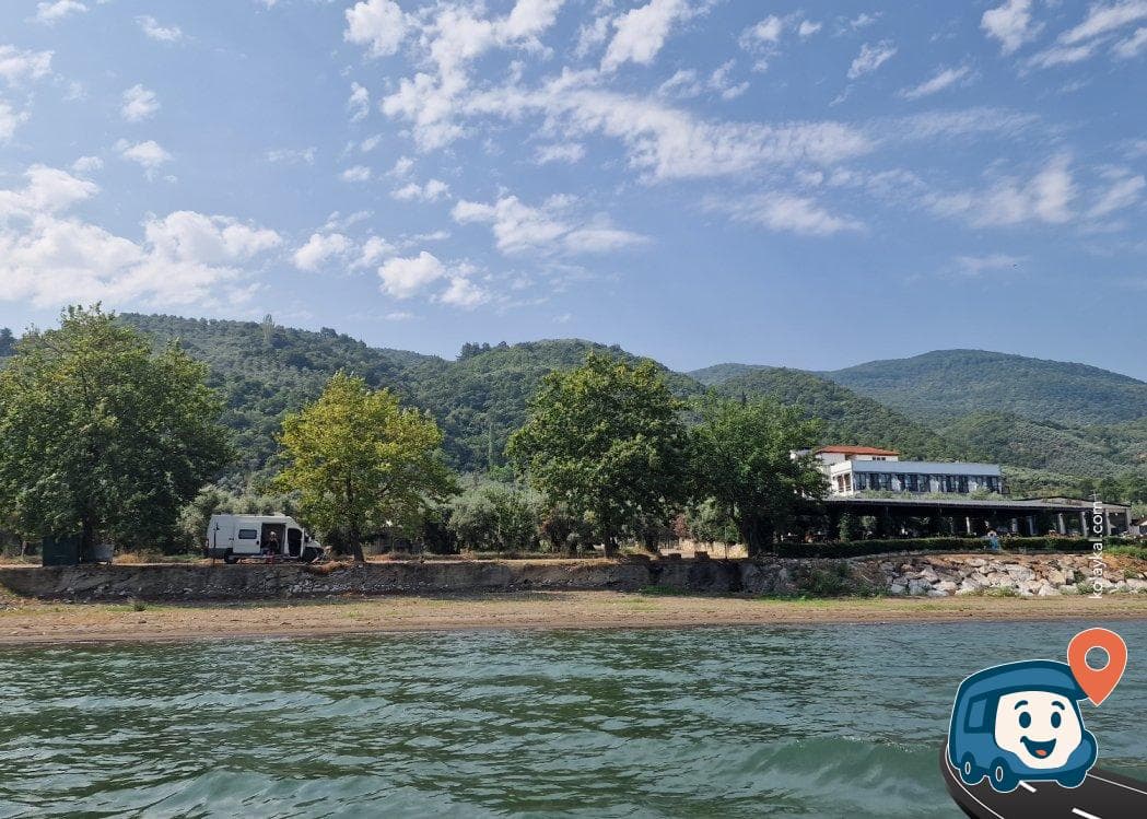 İznik Gölü Kenarı Ağaç Altı Kamp Alanı - Orhangazi̇, Bursa, foto 1