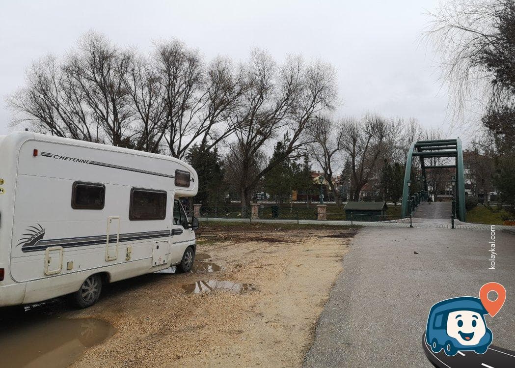 Porsuk Çayı Kenarı Alternatif Otopark ve Tuvalet - Odunpazarı, Eskişehir, foto 1