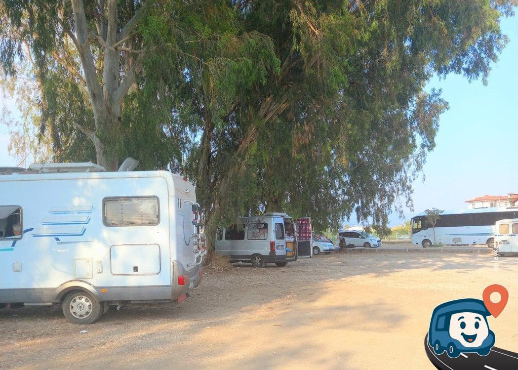 Gölge Alanı Olan Sahil Yakını Kamp Noktası - Fethiye, Muğla, foto 2