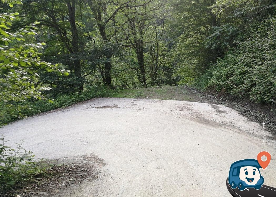 Sakin ve Temiz Otopark Alanı Dere Yakınında - Çamlıhemşin, Rize, foto 1