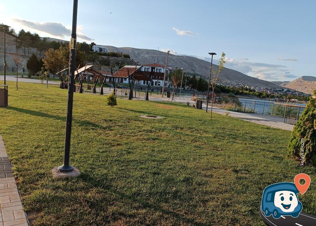 Sakarya Gölü Kenarı Ücretsiz Kamp ve Piknik Alanı - Nallıhan, Ankara, foto 1
