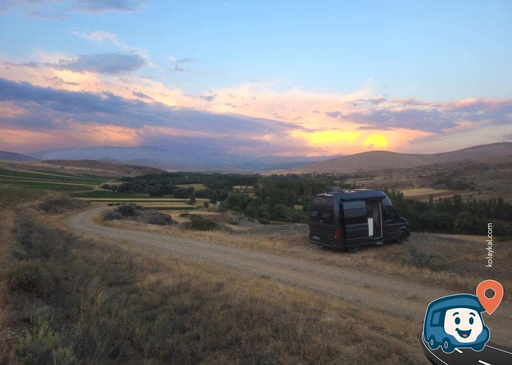 Kapadokya Yakınlarında Kayalık Plato Kamp Alanı - Develi, Kayseri, foto 1