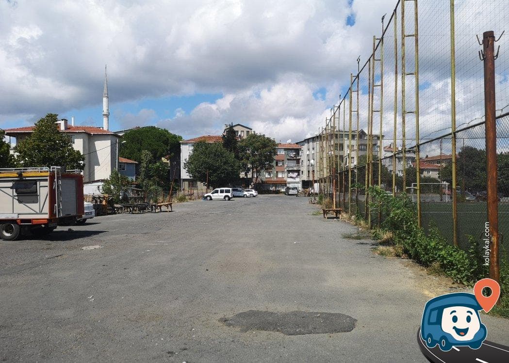 İstanbul Futbol Sahası Yanı Ücretsiz Otopark ve Kamp Alanı - Sarıyer, foto 2