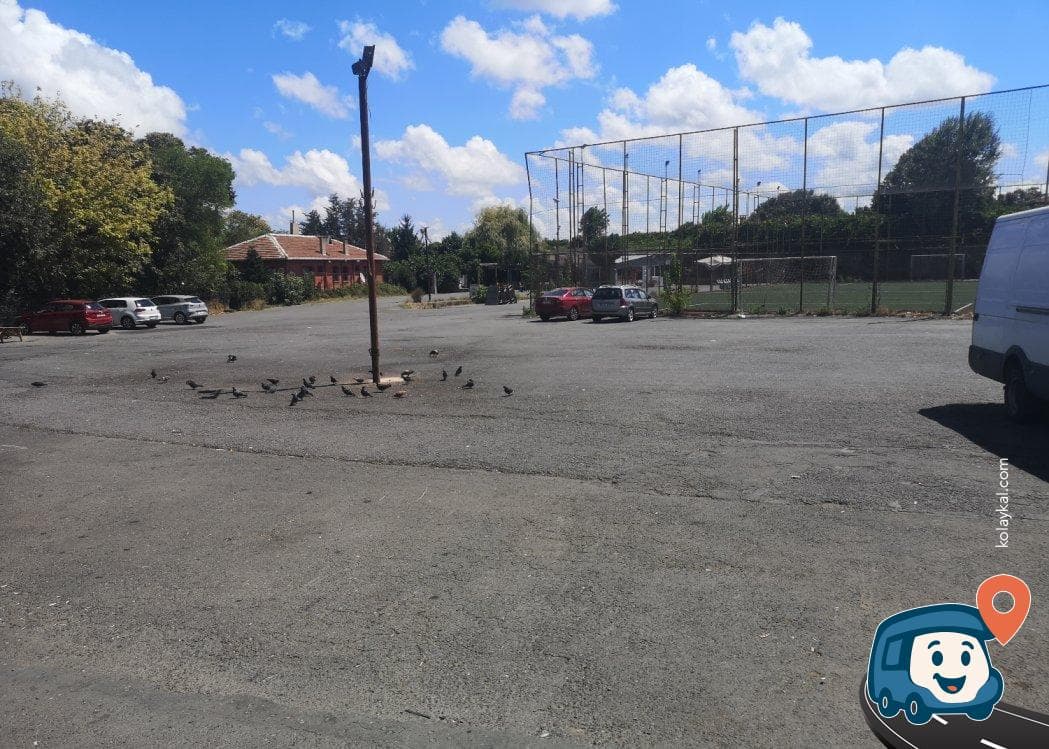 İstanbul Futbol Sahası Yanı Ücretsiz Otopark ve Kamp Alanı - Sarıyer, foto 4