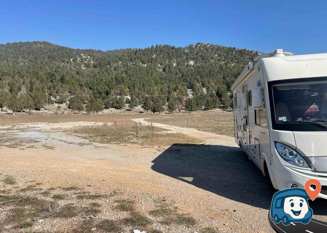 Yol Kenarı Düzlük Kamp Alanı Manzaralı ve Sakin - Akseki, Antalya, foto 4