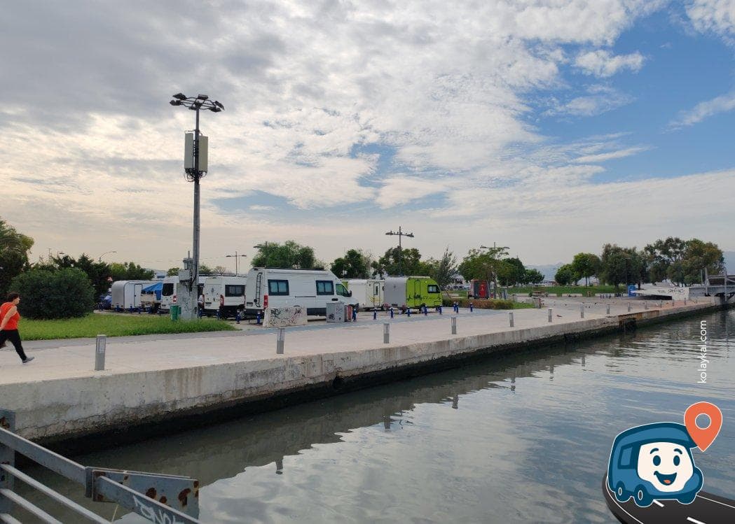 İzmir Halk Plajı Ücretsiz Otoparkı - Karşıyaka, foto 2