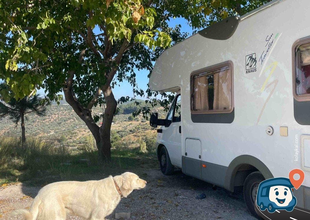 Şirince Köyü Yakınında Gölge ve Sakin Otopark - Selçuk, İzmir, foto 1